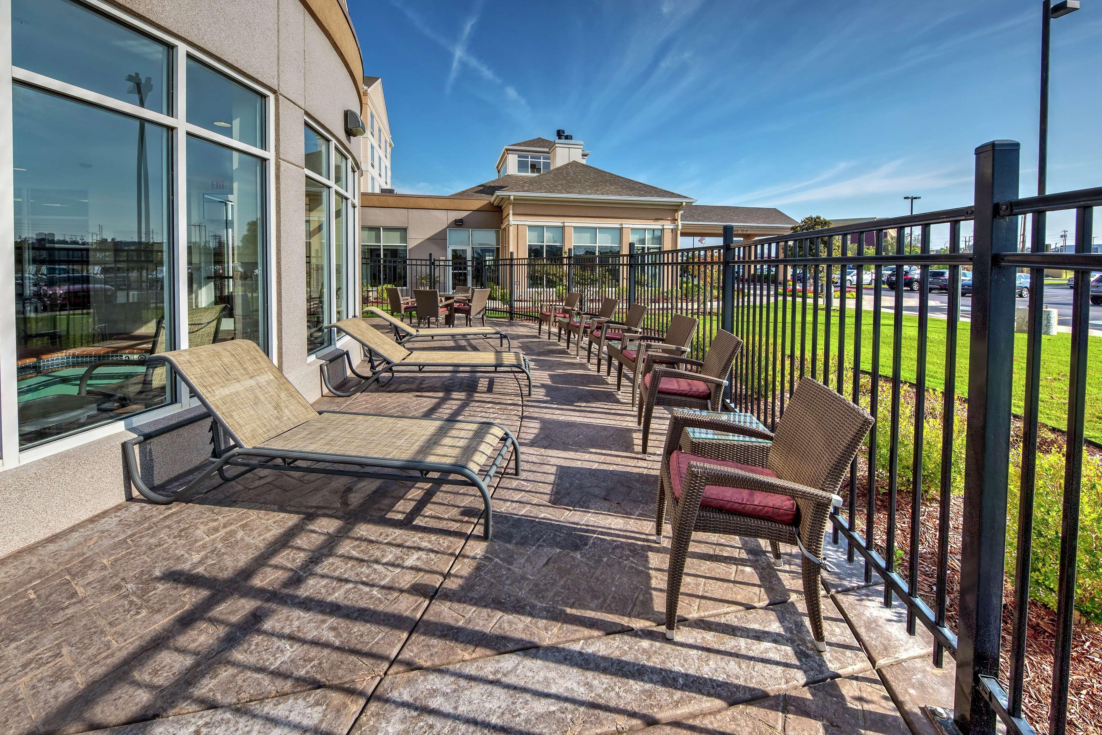 Hilton Garden Inn Midtown Tulsa Exterior foto